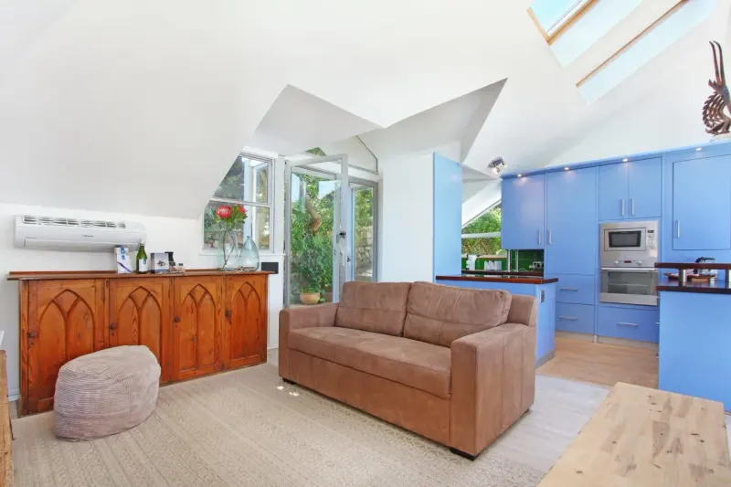 Glen Beach Vista House Upper Unit in Camps Bay – photo 13