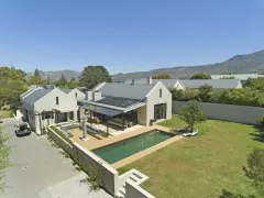 Constantia Modern Villa in Constantia – photo 26 thumbnail