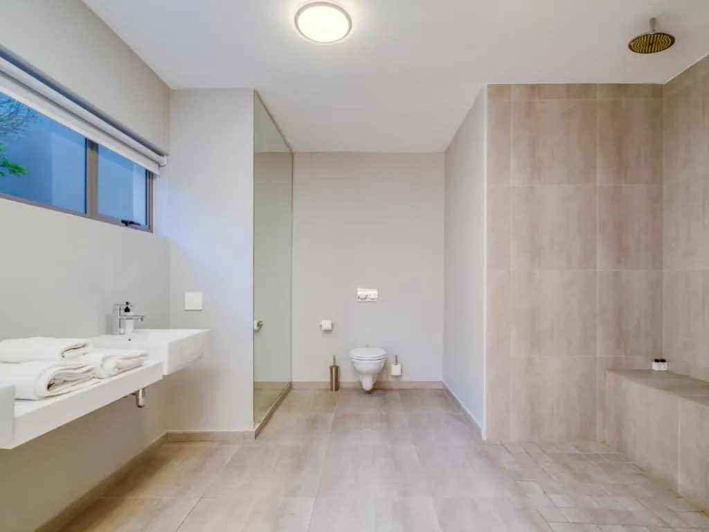 property_f69624fd-1f0a-4cb1-8c6b-286ab8a06f92_0