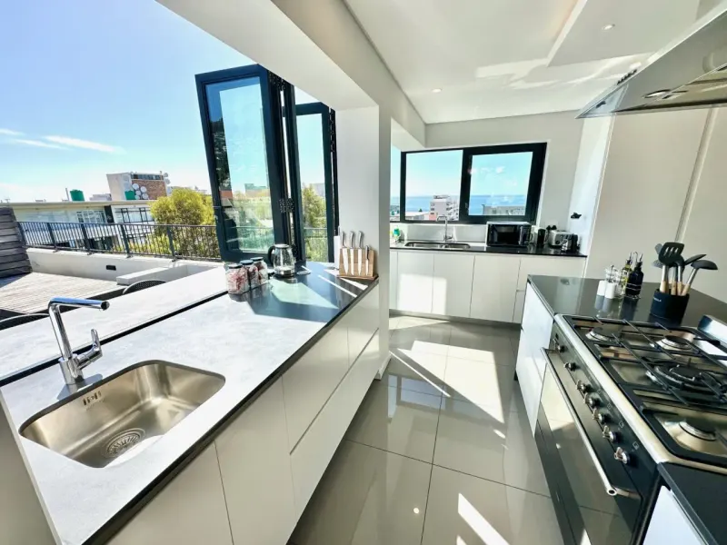 Skydeck Penthouse in Sea Point – photo 30