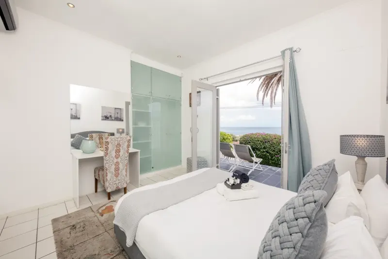 Indigo Bay - The Boat in Camps Bay – photo 2