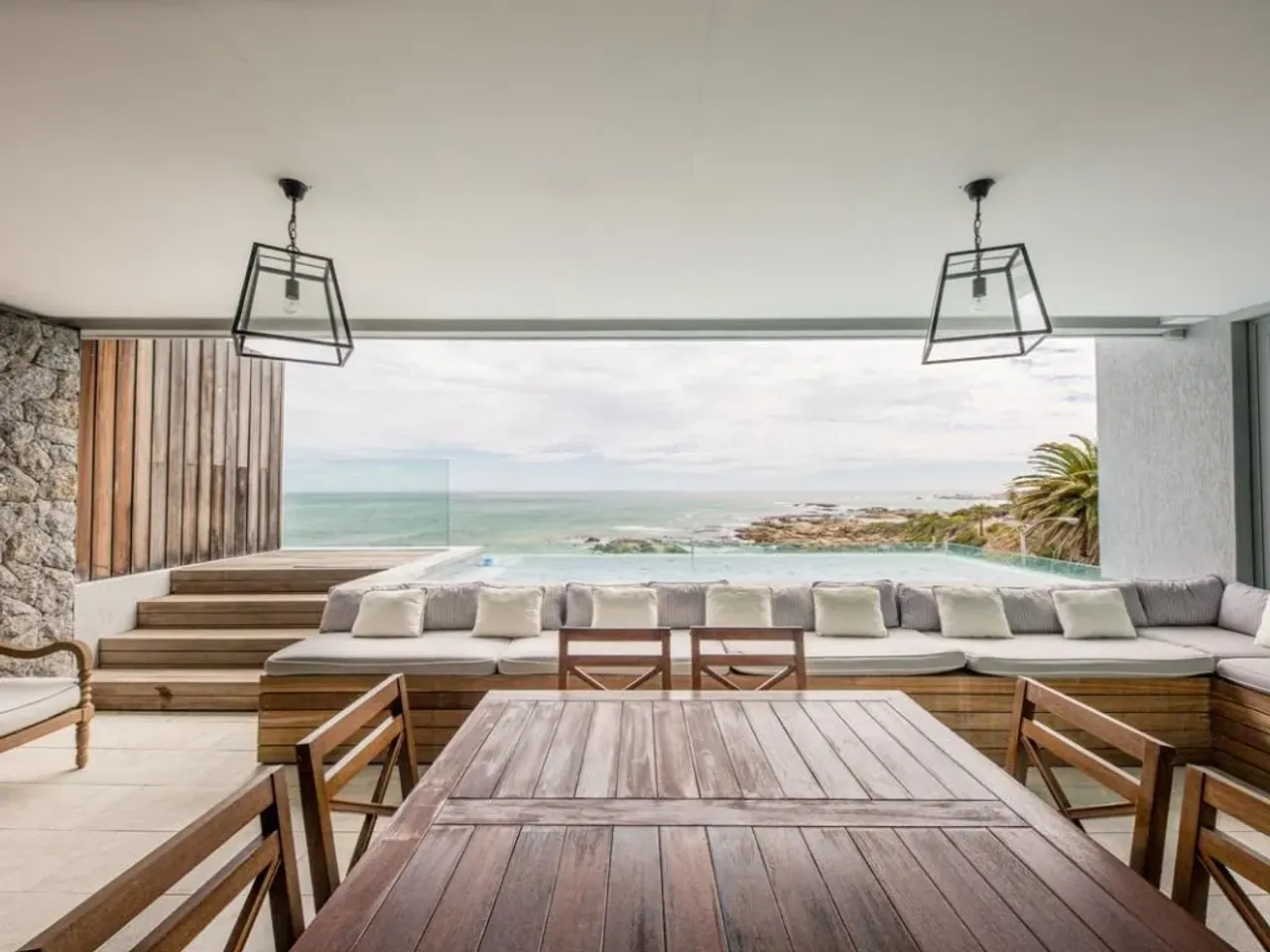 Caliche in Camps Bay