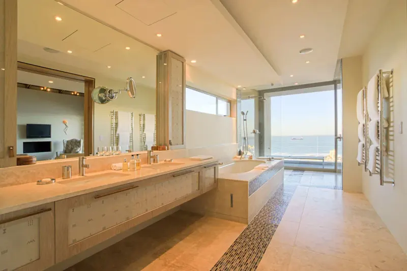 Bantry Bay Villa in Bantry Bay – photo 21