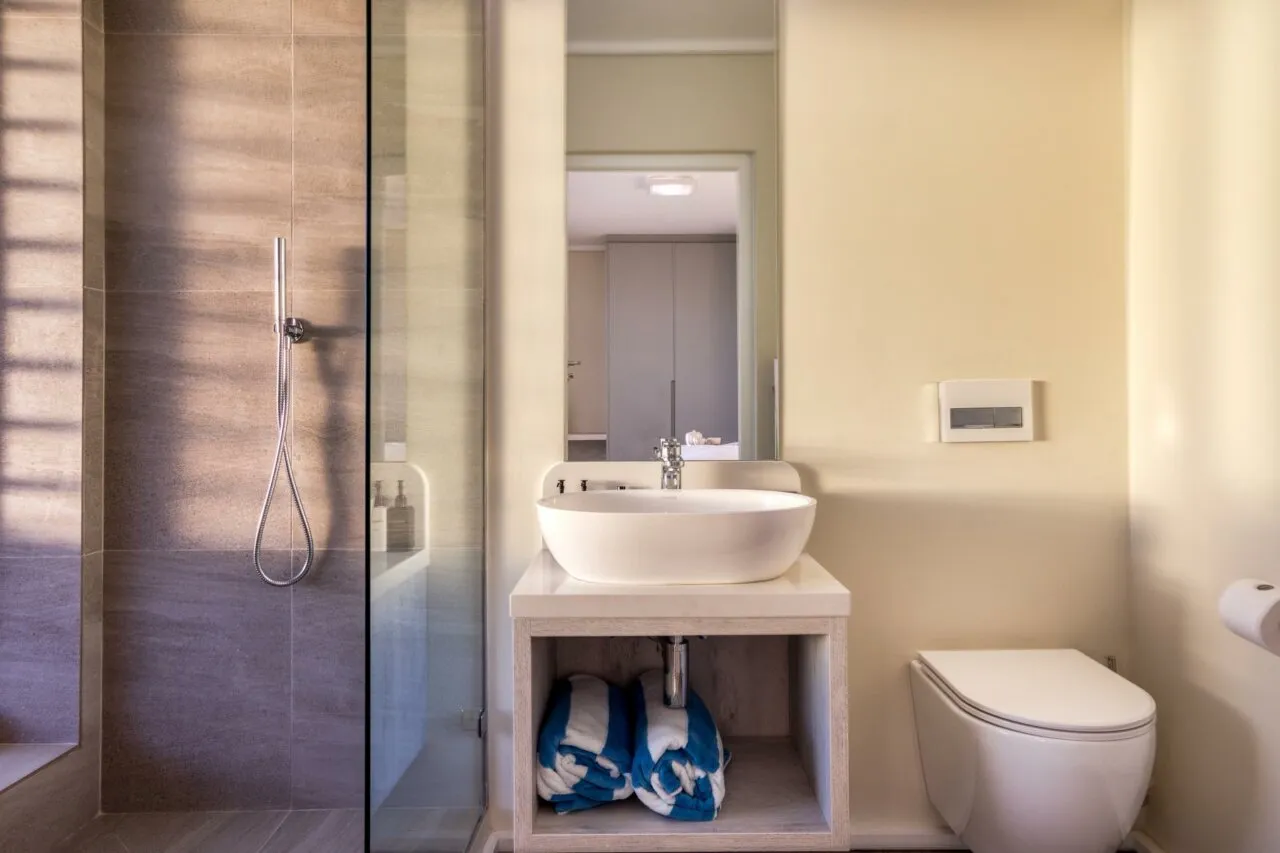 property_fd0b7c72-977c-42e4-8a70-e35781c8d818_53