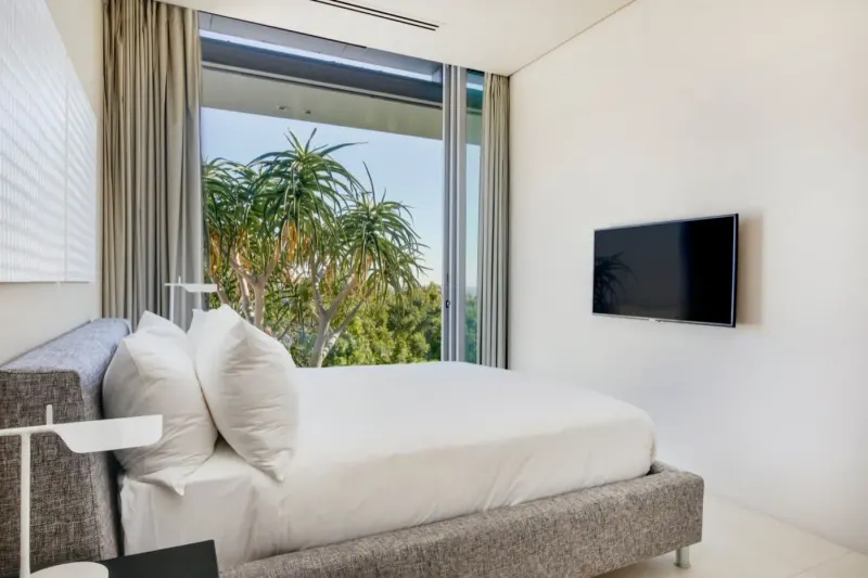 The Crescent in Camps Bay – photo 12
