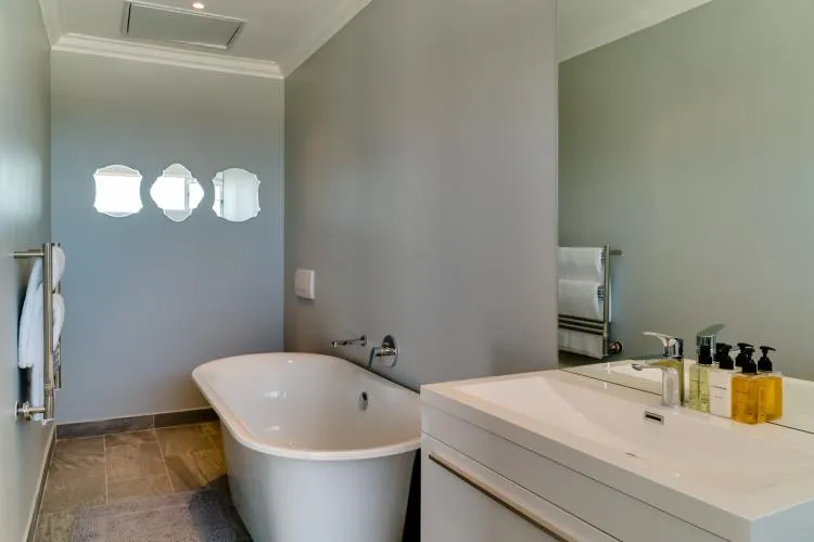 property_ff6086a8-17c1-43d2-bc3c-17c00e730788_6