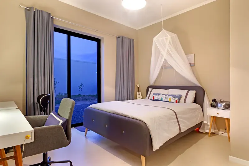 Noordhoek Lakehouse in The Lakes – photo 18