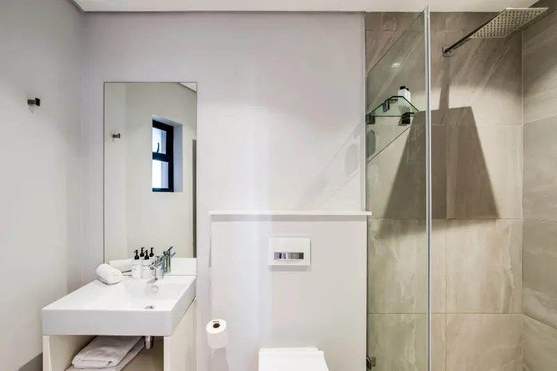Penthouse on S in Three Anchor Bay – photo 18